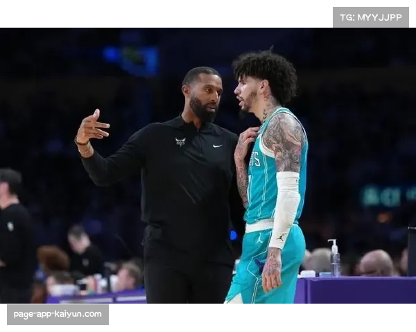 黄蜂进攻效率120.8冠绝联盟 防守效率108.9位列第五展现均衡性