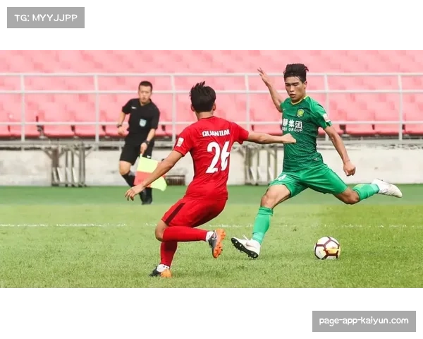 国安边后卫攻守失衡,邓捷夫连续首发表现难达预期